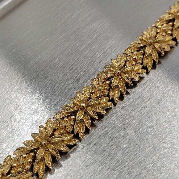 Sarah Coventry Flowers Chain Bracelet 8" Gold Tone Textured Fashion Jewelry - Picture 6 of 12